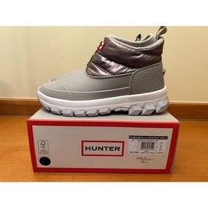 COPY - HUNTER Metallic Insulated Ankle Snow Boot in Silver/Grey Size 6